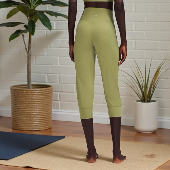 Lululemon Align High-Rise Cropped Jogger in Bronze Green Sz 4 - Picture 2 of 10